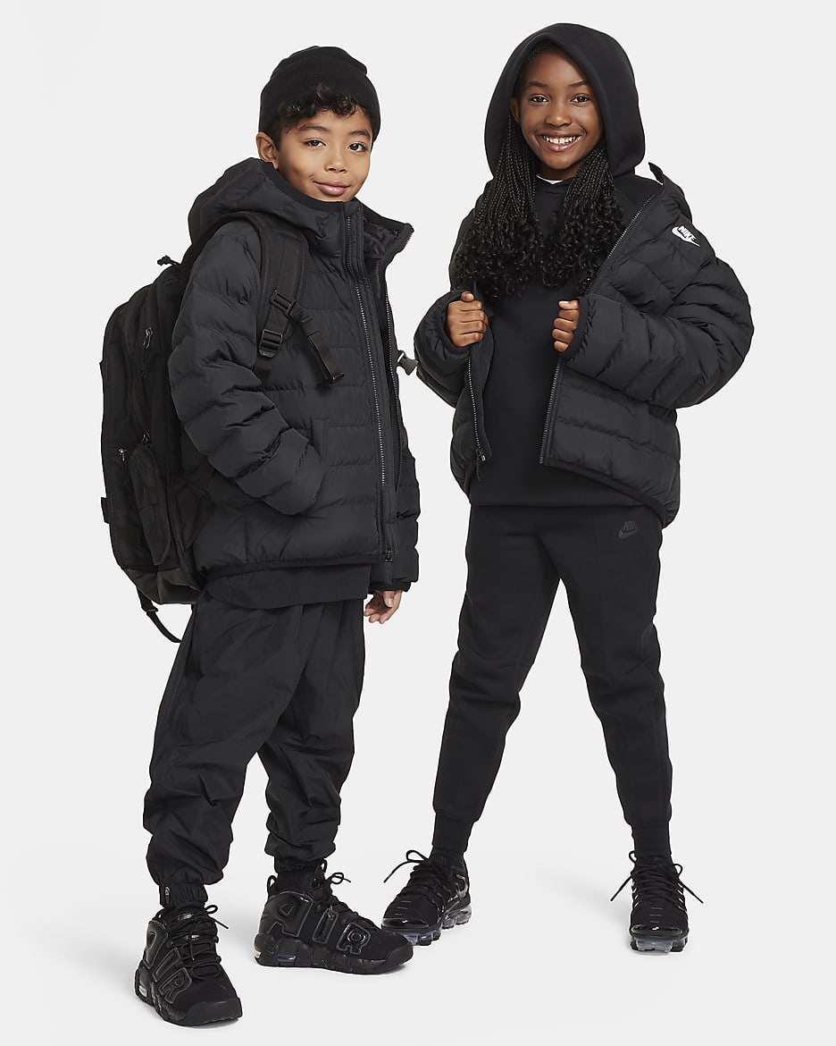 Nike Sportswear Lightweight Synthetic Fill Older Kids Loose Hooded Jacket. Nike IE